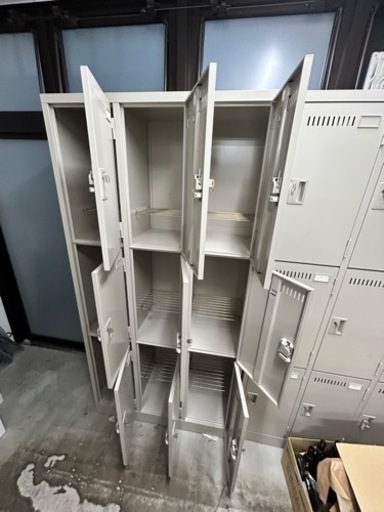 スチールロッカー9人用　鍵付き　東洋事務器工業　LK-9-515-TNG 