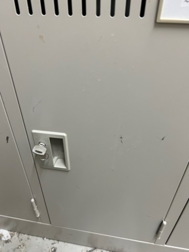 スチールロッカー9人用　鍵付き　東洋事務器工業　LK-9-515-TNG 
