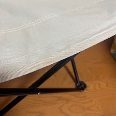 美品オフホワイト系キャンプチェアの画像