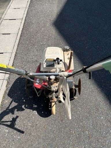 家庭菜園で使ってました。耕運機、携行缶