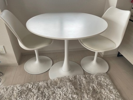 ダイニングテーブル　丸型　椅子2脚つき