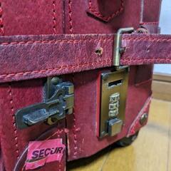 本革 キャリーケースの画像