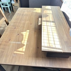 IKEAで購入パイン材ダイニングテーブル　ビス跡ありの画像