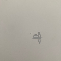 PS4本体と電源コードの画像