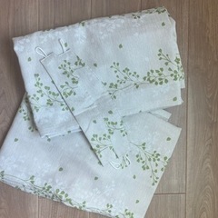 【取引中】カーテン　100cm×196cm　2枚　植物　ニトリの画像