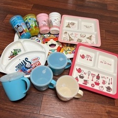 同時取引で無料【新品あり】プラスチック食器たち（おままごとにでも）