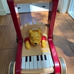 おしりふりふりウォーカーピアノ　くまのプーさん手押し車の画像