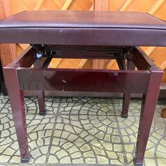 【値下げ】中古ピアノ椅子（こげ茶）の画像