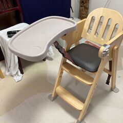 カトージ KATOJI  木製ベビーハイチェアEasy-sit (テーブル付き・腰ベルト付き・座席クッション付き)。折りたたみ可能。赤ちゃんを楽に座らせられるベビーチェア。 数回使用したのみの美品、箱、説明書付き。の画像