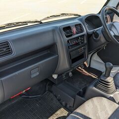キレイやん！足元広々やん！車検も長いし！DA65T キャリートラック ☆軽トラ☆エアコン☆パワステ☆5MT☆2WDの画像