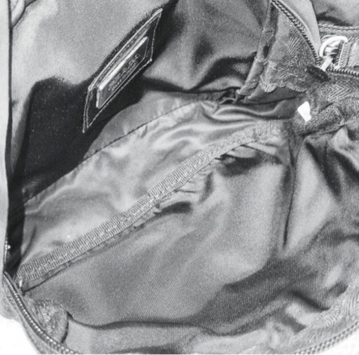 《美品》PRADAプラダ　ウエストポーチ　ボディバッグ