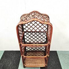  3段棚 ガラス板 籐製 レトロ感 小物置き 飾り棚 インテリア ラック 格子状の画像