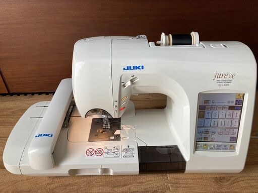 ☆家庭用ミシン　JUKI ジュレーブ  HZL-010N　刺繍機 EM-3付き