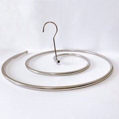 新品未使用 スパイラルハンガー くるくるハンガー 組み立て不要