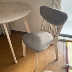 おしゃれなダイニングテーブルの画像