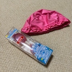 プールバック、子供用ゴーグル、水泳帽子の画像