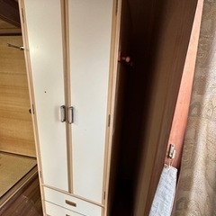 洋服ワードローブの画像