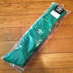 【新品】サッカーの靴下　25〜27cm（ブランド:umbro）