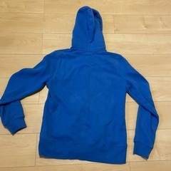 冬用のTOMYのパーカーです。の画像