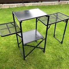 キャンプ用品　水や熱に強い次世代のタフなテーブルの画像