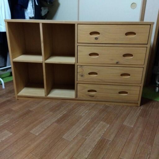 飾ったりできるチェストです☆