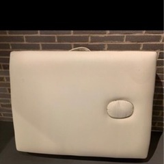 折りたたみ式マッサージベッドの画像