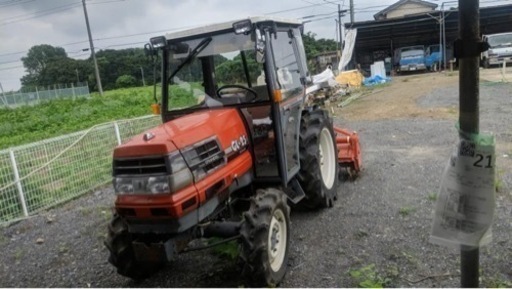 クボタトラクター GL-25 キャビン付 4WD。