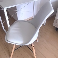 Nitoriデスク＋ダイニングチェアの画像