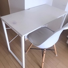 Nitoriデスク＋ダイニングチェアの画像