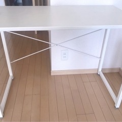 Nitoriデスク＋ダイニングチェアの画像