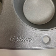 Wilton 12CUP マフィンパン、ミニマドレーヌ型の画像