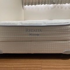 【REGALIA】シングルベッド2台の画像