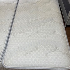 【REGALIA】シングルベッド2台の画像