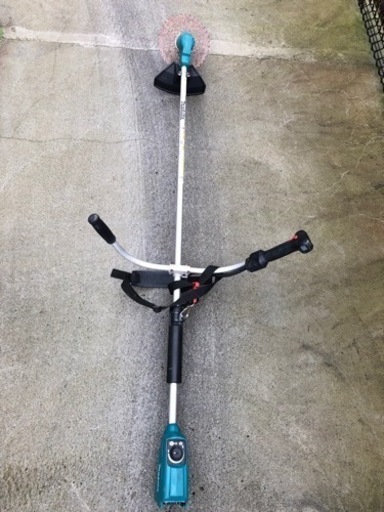 マキタ MUR142UD 充電式草刈機 14.4V
