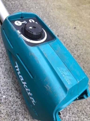 マキタ MUR142UD 充電式草刈機 14.4V