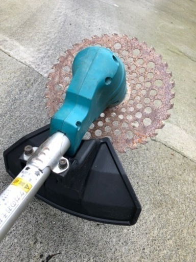 マキタ MUR142UD 充電式草刈機 14.4V