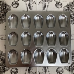 Wilton 12CUP マフィンパン、ミニマドレーヌ型の画像