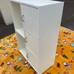 値下げしました◆整理家具　扉付き！の画像
