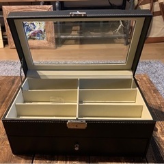 メガネ、時計等の収納ボックス