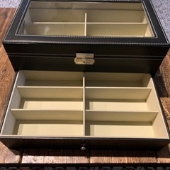 メガネ、時計等の収納ボックスの画像