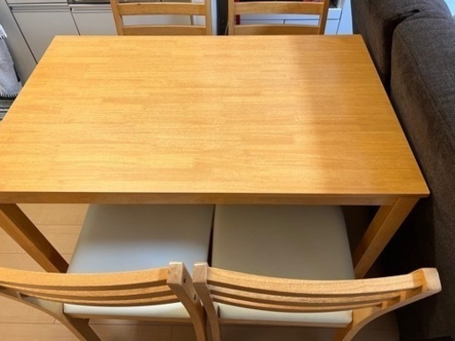 【ダイニングテーブル】シンプルなデザインで合わせやすいです！