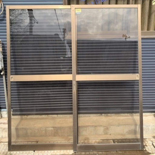 ガラス扉　鍵付き2枚組み　扉 引き戸 アルミサッシ 店舗扉　リビング ベランダ 窓 ドア ワイヤー 格子 台所 DIY リフォーム　施錠