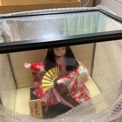 ケース入り日本人形の画像