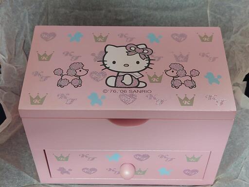 【新品】ハローキティ　木製ミニチェスト！アクセサリーケース　小物入れ