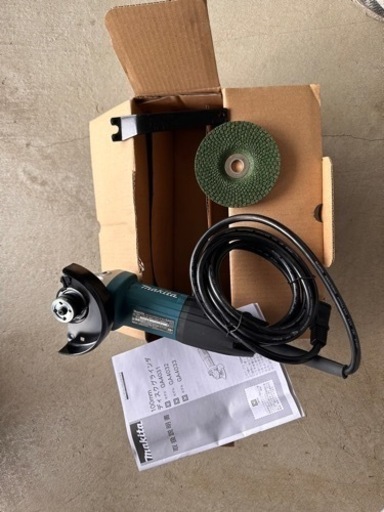 マキタ　100mmディスクグラインダー　GA4033