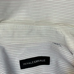 ワイシャツ 白ベース 細い赤のストライプデザイン 首黄ばみあり②の画像