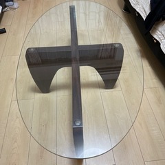 ガラスのローテーブル
