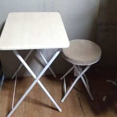未使用一人用テーブルとイス