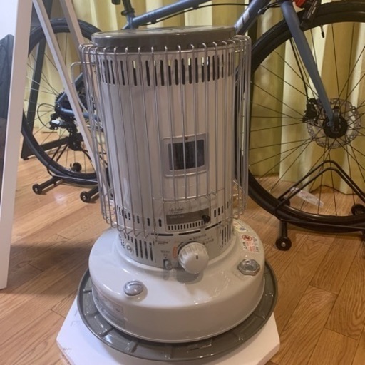 石油ストーブ　TOYOTOMI(トヨトミ) 対流型 石油ストーブ 【コンクリート24畳~木造17畳】 (日本製) ホワイト KS-67H(W)