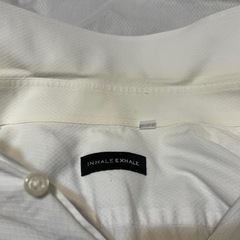 ワイシャツ 白ベース 斜めの格子折り目デザイン かなり薄い青⑤の画像